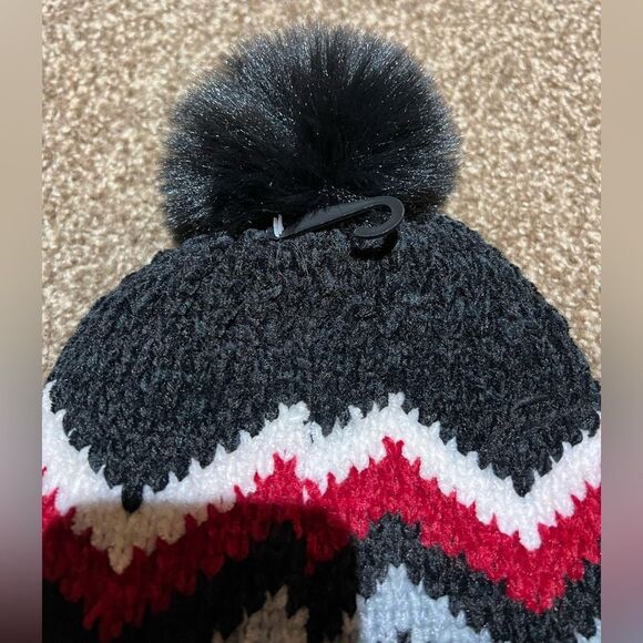 😊 3/$30 POLAR EXTREME HEAT CHEVRON CHENILLE CUFF HAT W/FAUX FUR POM Grey new! - Picture 4 of 11